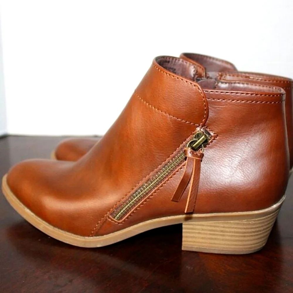 Arizona Brown Faux Leather Ankle Boots | Side Zip | Size 6 | Fall/Winter Staple